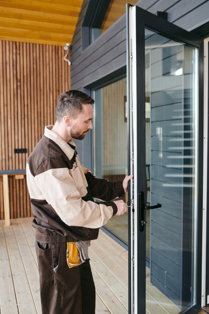 store door locksmith woodland hills